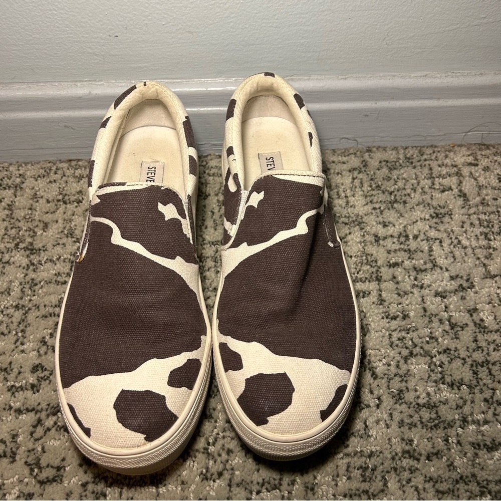 Steve Madden Gills-C Brown & White Cow Print Slip-On Sneakers Size 7